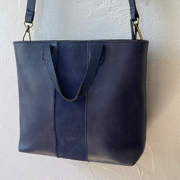 Madewell Handbags - Madewell navy blue leather purse with suede accent down the middle